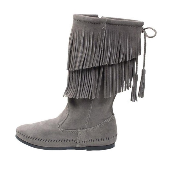 Minnetonka Grey 2-Layer Fringe Boots - Size 6 - Picture 1 of 11